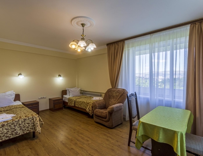 Джуниор сюит 2-местный 1 комнатный корпус 1 №21, 22, 23, 31, 32, 33, 41, 42, 43, 51, 52, 53, 61, 62, 63, 72, 82. - Санаторий «Узбекистан» Кисловодск
