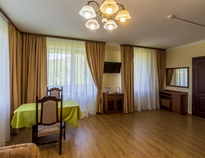 Джуниор сюит 2-местный 1 комнатный корпус 1 №21, 22, 23, 31, 32, 33, 41, 42, 43, 51, 52, 53, 61, 62, 63, 72, 82. - Санаторий «Узбекистан» Кисловодск